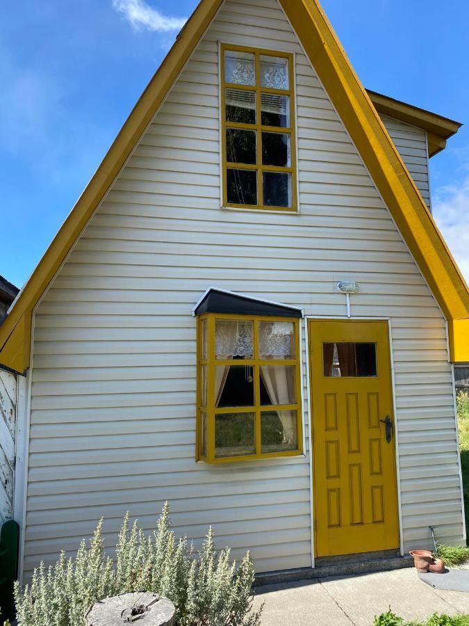 Hostal Los Pioneros Puerto Natales Exterior photo