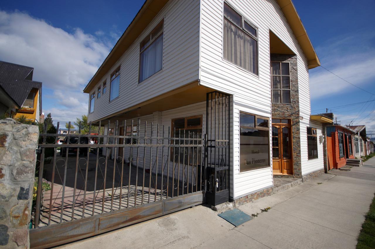Hostal Los Pioneros Puerto Natales Exterior photo