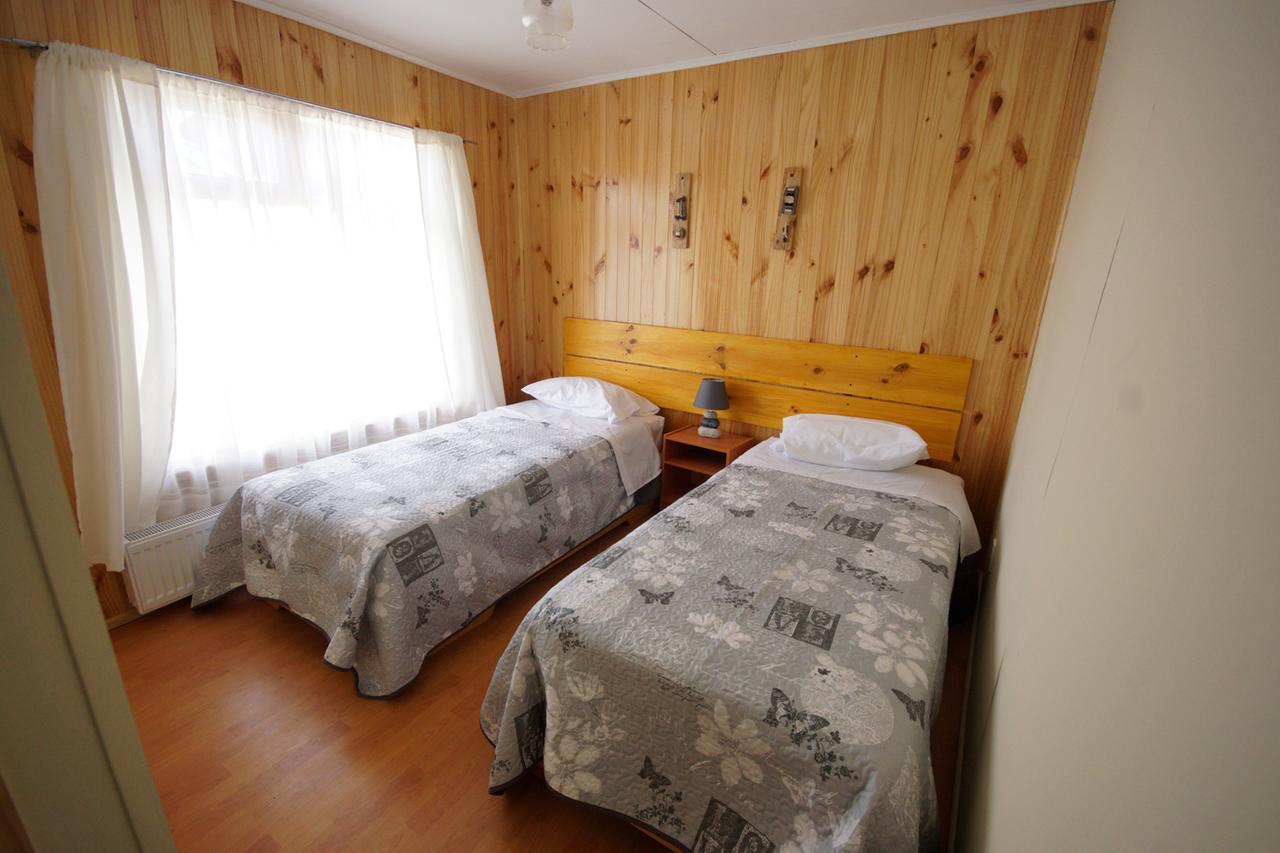 Hostal Los Pioneros Puerto Natales Exterior photo